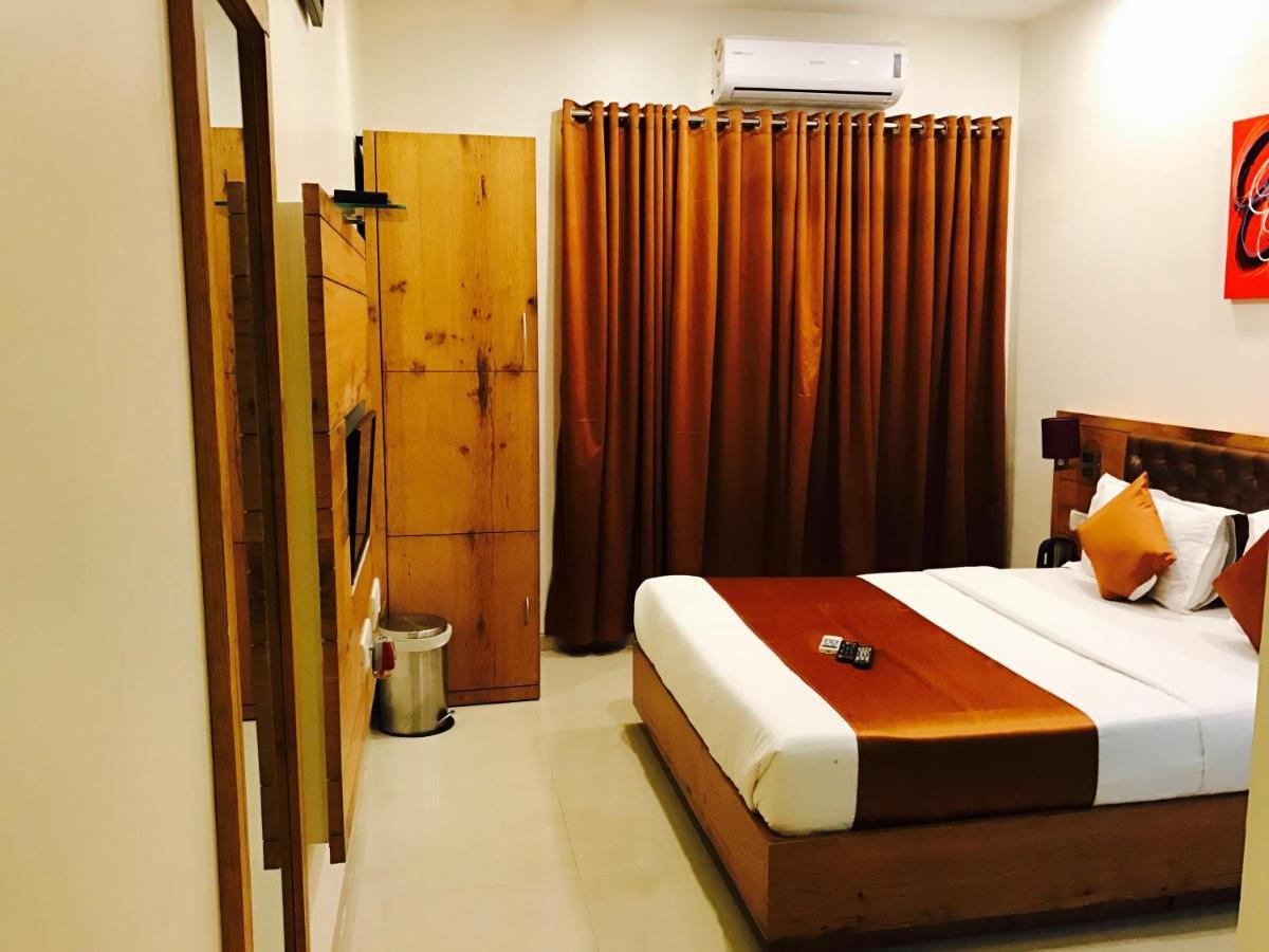 Hotel Grandeur-Near Mumbai International Airport מראה חיצוני תמונה